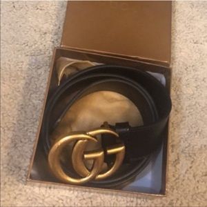 Black/gold Gucci belt